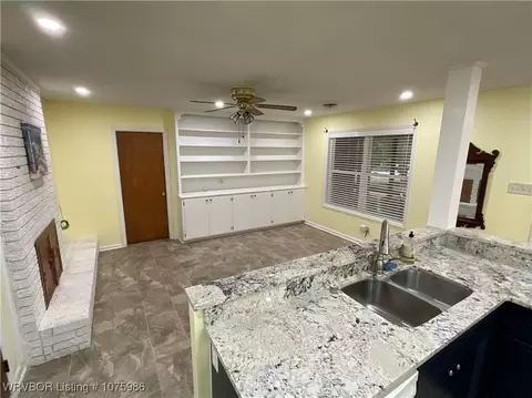 Living - 6400 Ellsworth Rd, Fort Smith, AR 72903 photo 1 of 4