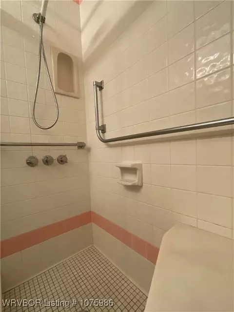 Bath - 6400 Ellsworth Rd, Fort Smith, AR 72903 photo 3 of 4