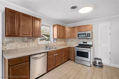 Kitchen - 2905 S 36th St, Fort Smith, AR 72903 photo 1 of 3