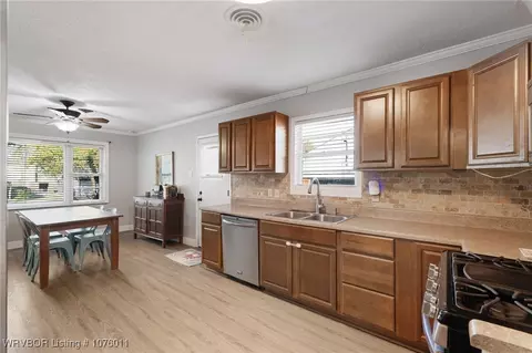 Kitchen - 2905 S 36th St, Fort Smith, AR 72903 photo 3 of 3