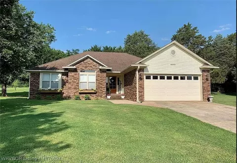 6005 Cedarlakes Cir, Lavaca, AR 72941