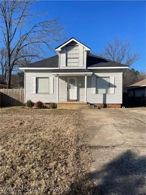 1615 Dechard St, Van Buren, AR 72956
