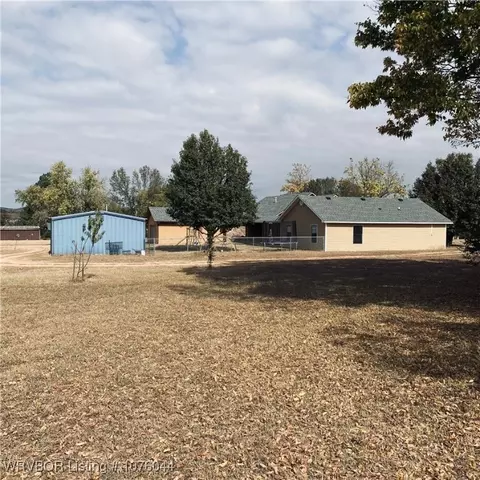 1934 N 16th St, Van Buren, AR 72956