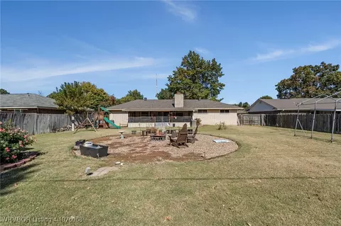 Exterior - 1400 Mesa Dr, Fort Smith, AR 72908 photo 6 of 10