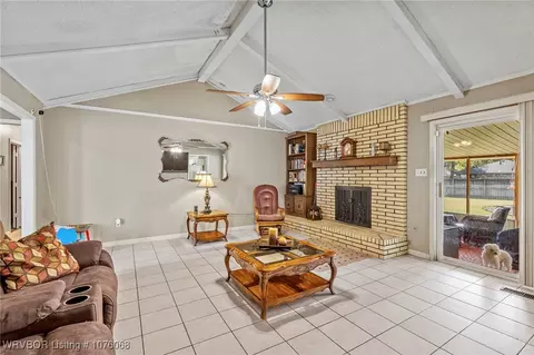 Living - 1400 Mesa Dr, Fort Smith, AR 72908 photo 2 of 2