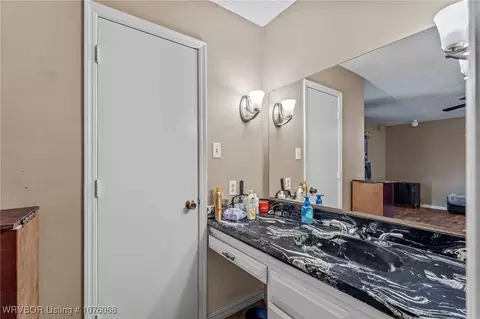 Bath - 1400 Mesa Dr, Fort Smith, AR 72908 photo 3 of 4