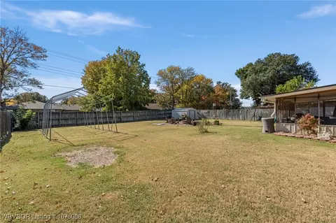 Exterior - 1400 Mesa Dr, Fort Smith, AR 72908 photo 8 of 10
