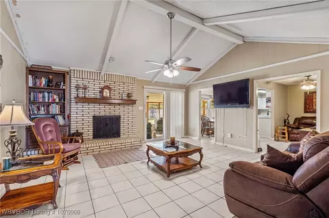 Living - 1400 Mesa Dr, Fort Smith, AR 72908 photo 1 of 2
