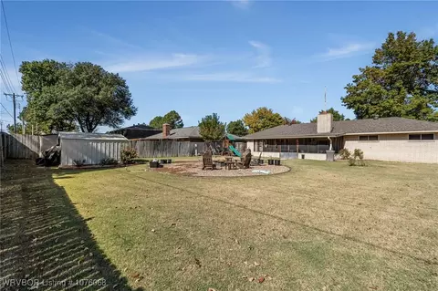 Exterior - 1400 Mesa Dr, Fort Smith, AR 72908 photo 7 of 10