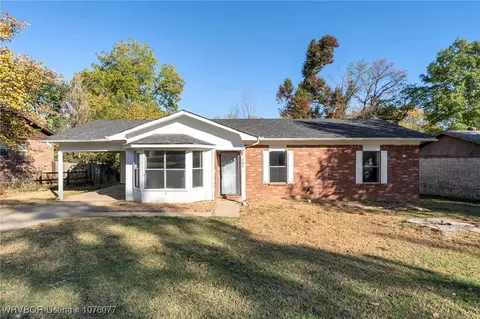 1706 N 29th St, Van Buren, AR 72956