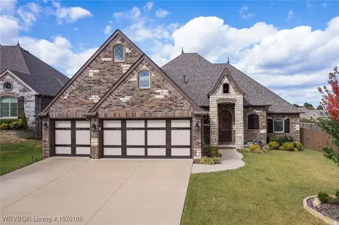 8419 Stoneshire Dr, Fort Smith, AR 72916