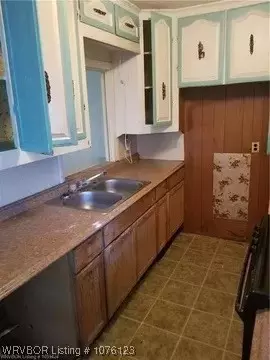 Entry Way - 1116 Academy St, Paris, AR 72855 photo 1 of 1