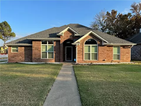 10001 Hanover Ct, Fort Smith, AR 72908