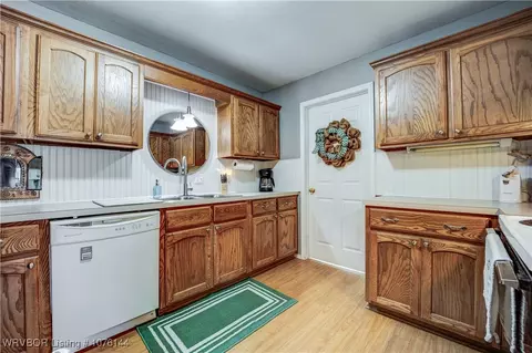 Kitchen - 129 Commanche Loop, Roland, OK 74954 photo 1 of 2