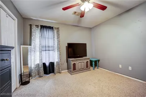 Bedroom - 129 Commanche Loop, Roland, OK 74954 photo 3 of 5