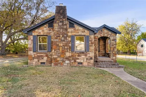 1400 S Bluff Ave, Fort Smith, AR 72901 photo 2