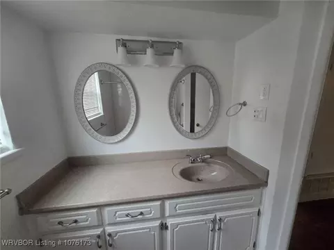Bath - 2906 Memphis St, Fort Smith, AR 72901 photo 2 of 3