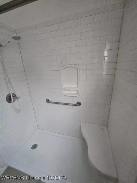 Bath - 2906 Memphis St, Fort Smith, AR 72901 photo 3 of 3