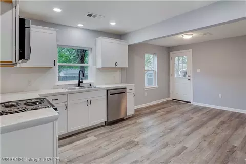 Entry Way - 710 N 39th St, Fort Smith, AR 72903 photo 2 of 2