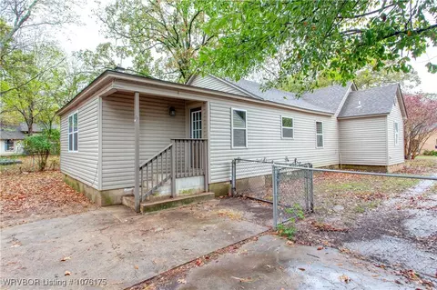 Exterior - 710 N 39th St, Fort Smith, AR 72903 photo 5 of 12