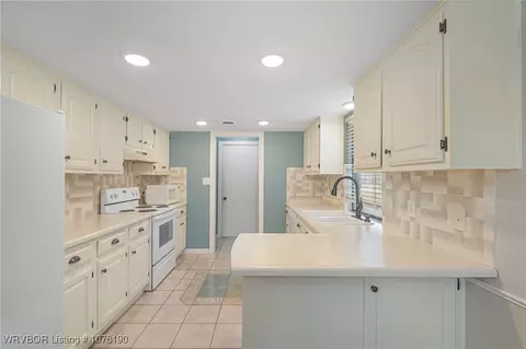 Kitchen - 3112 100th St, Fort Smith, AR 72903 photo 2 of 2