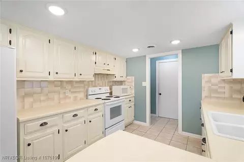Kitchen - 3112 100th St, Fort Smith, AR 72903 photo 1 of 2