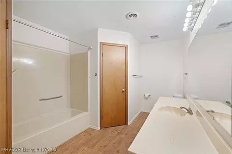 Bath - 3112 100th St, Fort Smith, AR 72903 photo 3 of 3