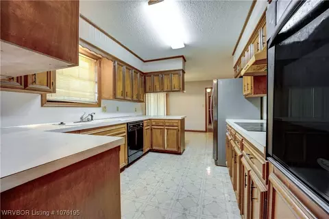 Kitchen - 9220 Royal Ridge Dr, Fort Smith, AR 72903 photo 1 of 3