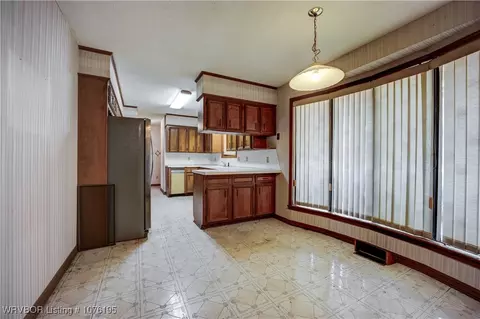 Dining - 9220 Royal Ridge Dr, Fort Smith, AR 72903 photo 2 of 2