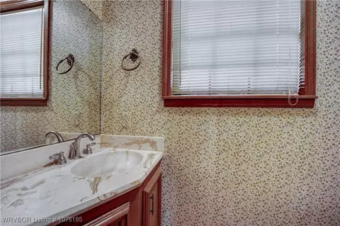 Bath - 9220 Royal Ridge Dr, Fort Smith, AR 72903 photo 5 of 5