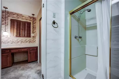 Bath - 9220 Royal Ridge Dr, Fort Smith, AR 72903 photo 2 of 5