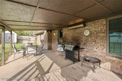 Exterior - 2505 Pine Ln, Barling, AR 72923 photo 2 of 8