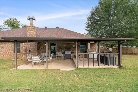 Exterior - 2505 Pine Ln, Barling, AR 72923 photo 5 of 8