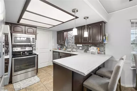 Kitchen - 2505 Pine Ln, Barling, AR 72923 photo 1 of 4