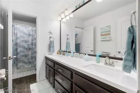 Bath - 2505 Pine Ln, Barling, AR 72923 photo 4 of 5