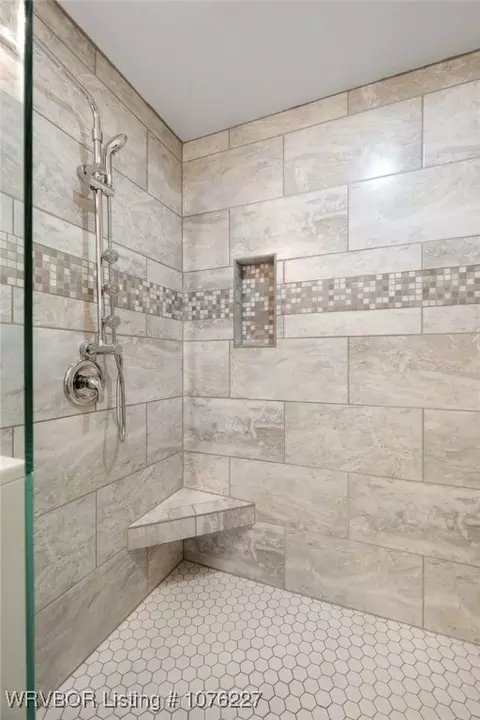 Bath - 2505 Pine Ln, Barling, AR 72923 photo 3 of 5