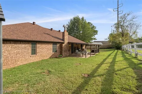 Exterior - 2505 Pine Ln, Barling, AR 72923 photo 3 of 8