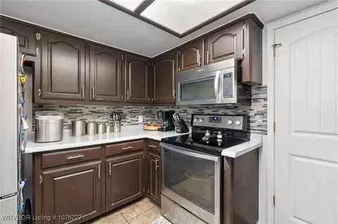 Kitchen - 2505 Pine Ln, Barling, AR 72923 photo 3 of 4