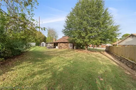 Exterior - 2505 Pine Ln, Barling, AR 72923 photo 4 of 8