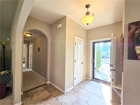 Entry Way - 2010 Sitka Ln, Barling, AR 72923 photo 2 of 2
