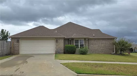 Exterior - 2010 Sitka Ln, Barling, AR 72923 photo 2 of 5