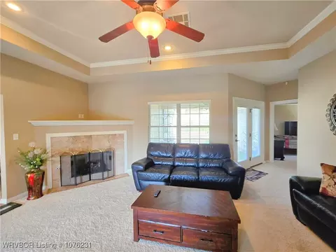 Living - 2010 Sitka Ln, Barling, AR 72923 photo 3 of 3