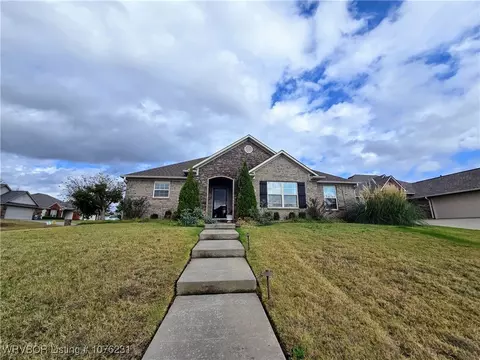 2010 Sitka Ln, Barling, AR 72923