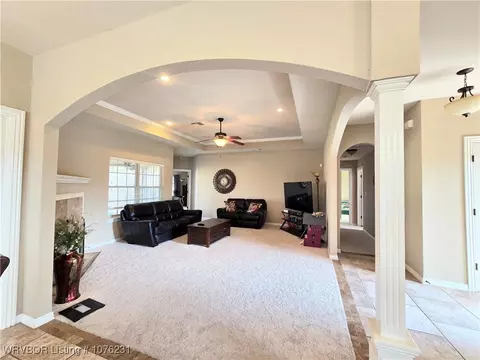 Living - 2010 Sitka Ln, Barling, AR 72923 photo 2 of 3