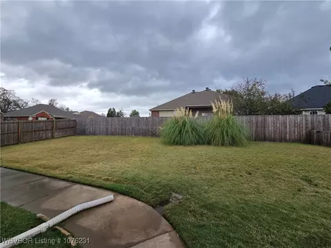 Exterior - 2010 Sitka Ln, Barling, AR 72923 photo 4 of 5