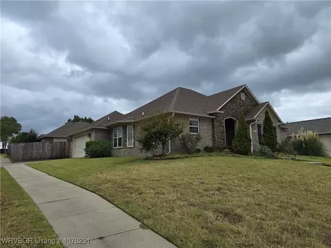 Exterior - 2010 Sitka Ln, Barling, AR 72923 photo 5 of 5