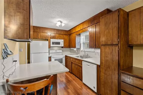 Kitchen - 401 Birch St, Lavaca, AR 72941 photo 1 of 3