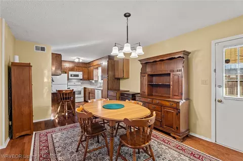 Dining - 401 Birch St, Lavaca, AR 72941 photo 1 of 3