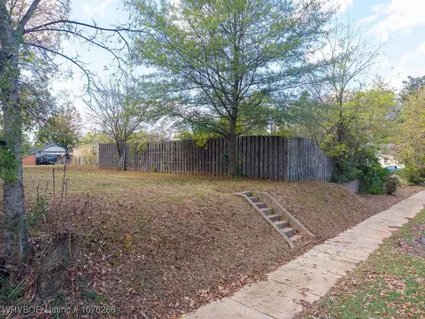 1001 S 17th St, Fort Smith, AR 72903