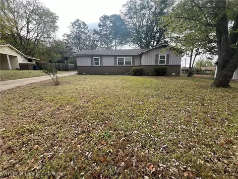 2114 Boston St, Fort Smith, AR 72901 photo 1